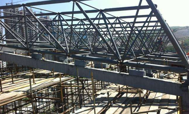 海南简述网架公司的黑色压型钢板的吊装步履